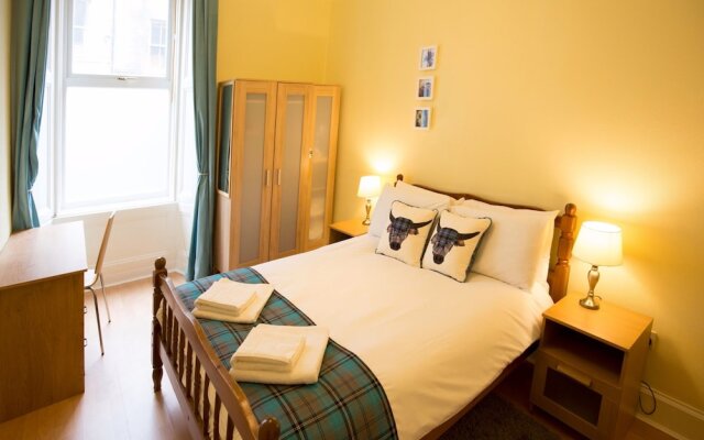 3 Bedroom Flat in South Centre of Edinburgh Sleeps 6