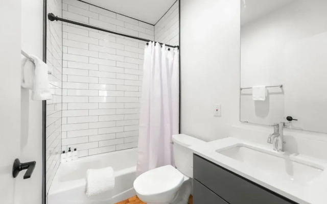 2-Bedroom East Austin Condo-Free Parking
