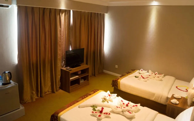 Sunny Holiday Hotel