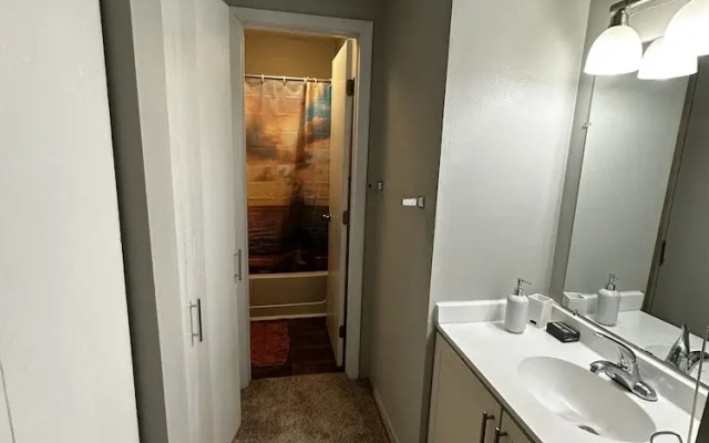 Glamorous 2B2BA with patio views and gym