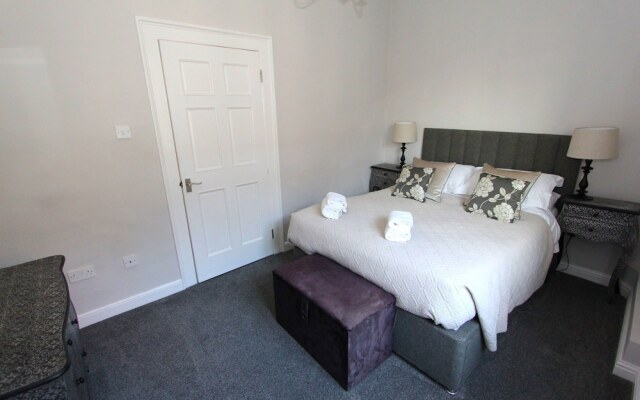 Commonhall Apartments, City Views