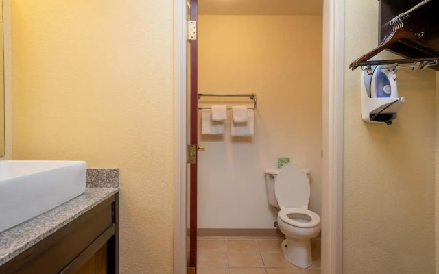 Quality Inn and Suites Airport