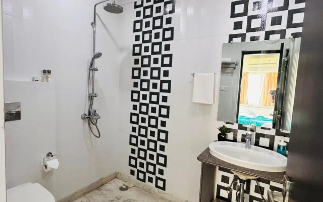 OYO 28208 99 Kombo Inn