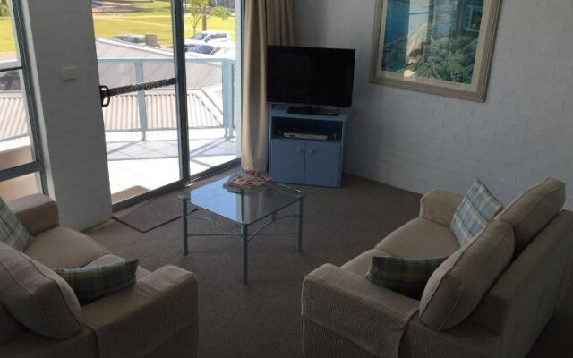 Breakers Apartments Mollymook