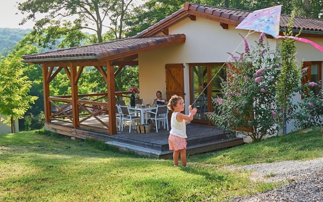 Charming House With a Covered Terrace Near Gourdon