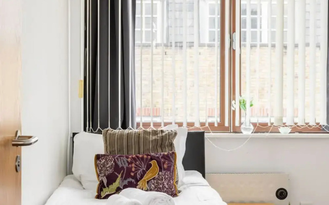 Penthouse With Views Across London