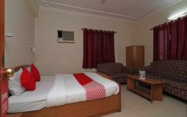 OYO 28130 Hotel Shiva