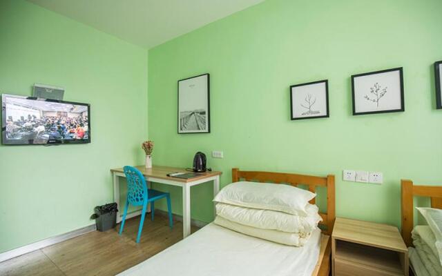 He Huang Memory Youth Hostel