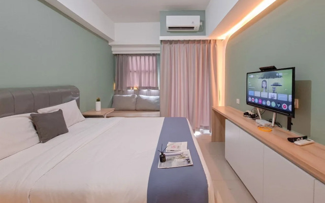 Simple Neutral Toned Studio Room At Parkland Avenue Apartment