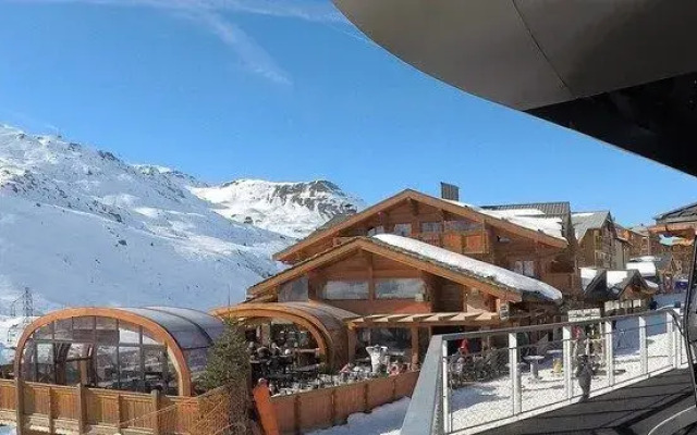 LIsatis Chalet Hotel