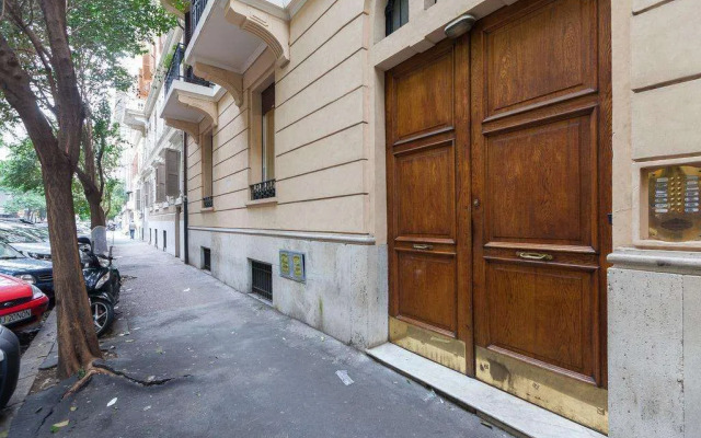 Betty Holiday Valadier