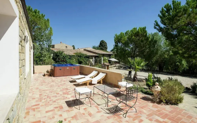 Gorgeous Holiday Home with Hot Tub, Whirlpool, Pool, Garden