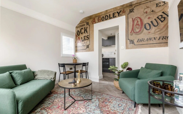 The Oak Rooms | By Huluki Sussex Stays