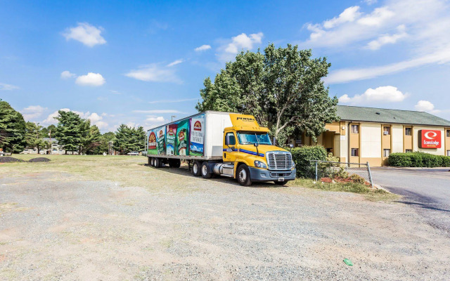 Econo Lodge Inn & Suites Matthews - Charlotte