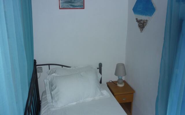 Traditional Villa 7 Mins Drive From Haraki Beach