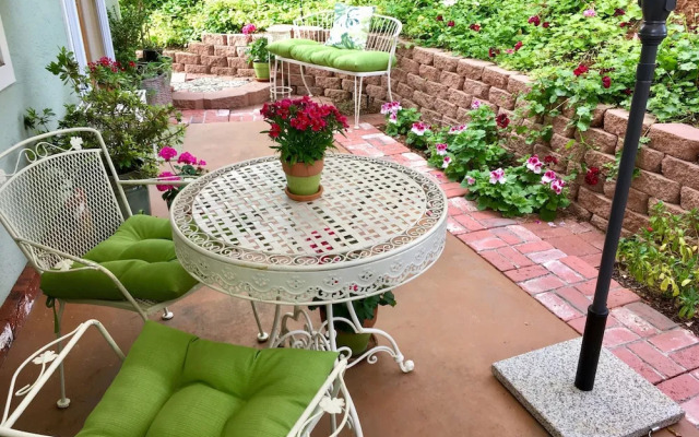 Sandra D's Country Guest House