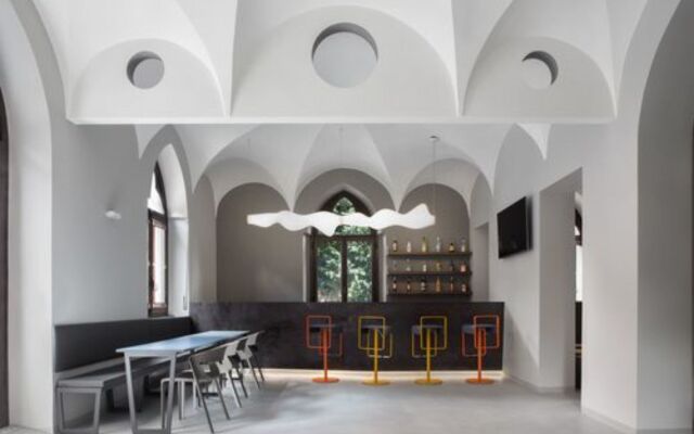 Babila Hostel & Bistrot