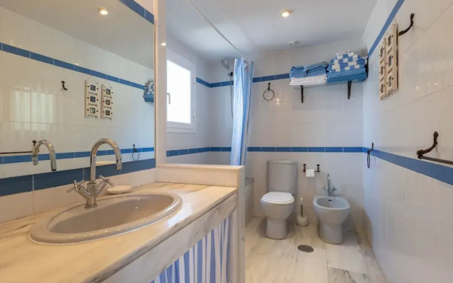 Lunamar in Marbella With 4 Bedrooms and 3 Bathrooms