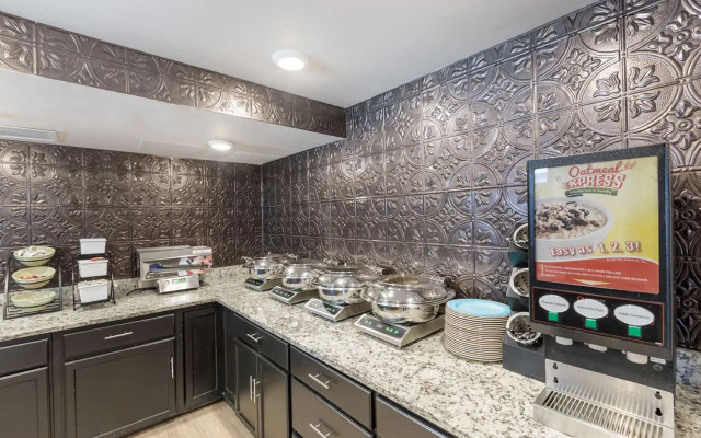 Best Western Plus Milwaukee West