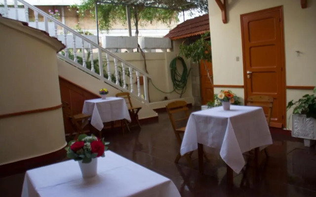 Medieval Rose Hotel