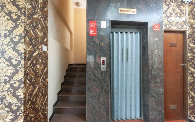 Oyo 8410 Rajeswari Tower