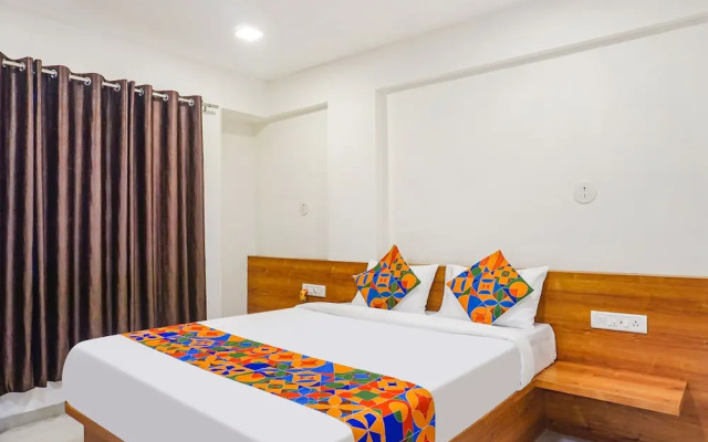 Fabhotel Royal Palace Inn