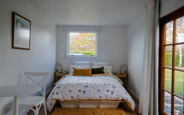 Number 41 Bed  Breakfast – Guest Rooms – Blenheim