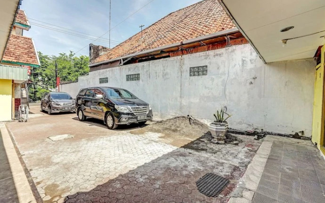 OYO Flagship 90717 Hotel Kalimantan Surabaya