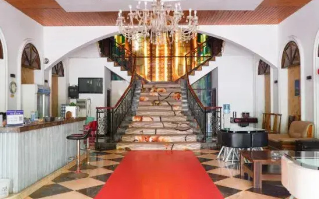 Chongqing Lushan Junwei Business Hotel