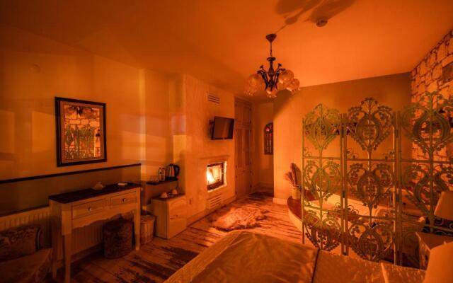 Palas Alacati - Adults Only