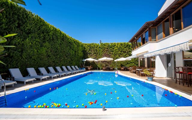 Cunda Giritlioğlu Otel Adult Only +12