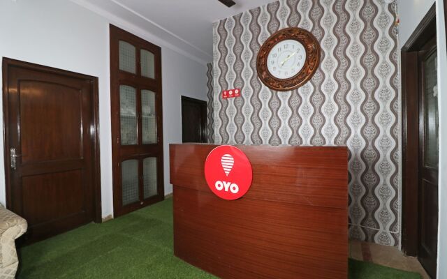OYO 10583 Hotel Amigo