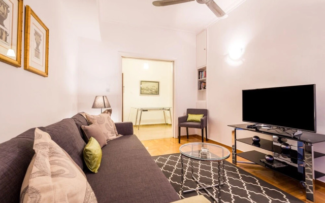 Homey apartment for 4 people in Koukaki