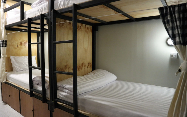 The Neighbors Hostel - Adults Only