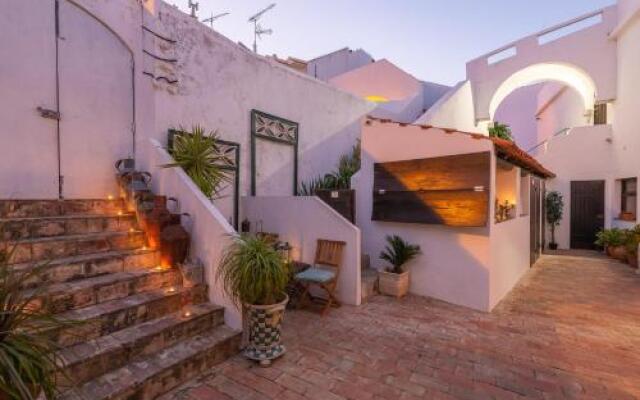 Casa Dos Arcos Boutique Hostel & Suites