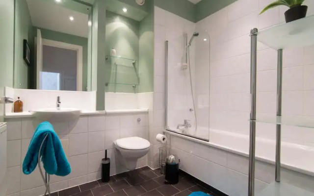 Elegant & Spacious 2 Bedroom Apt