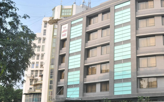 OYO 4938 Hotel Dev Aadi