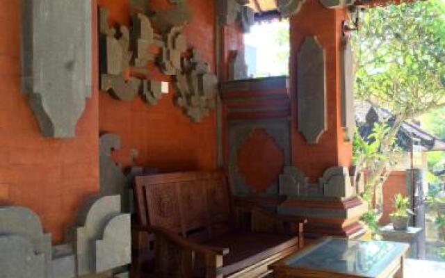 Tude's Family Homestay
