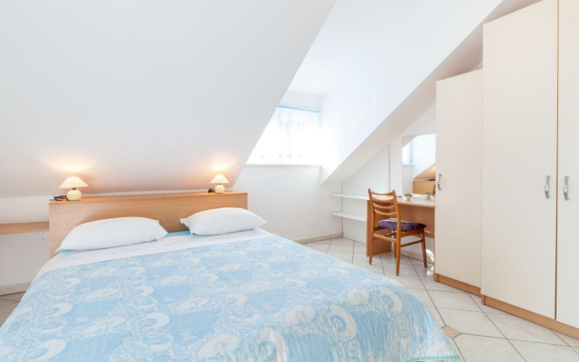 Apartment Vini- beautiful garden and terrase A4 Podstrana, Riviera Split