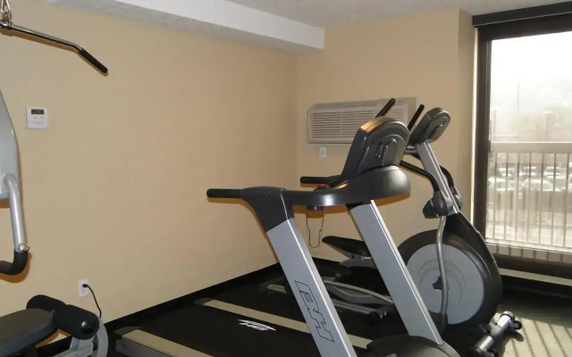 Econo Lodge Causeway Bay