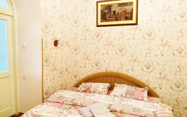 Apartments on Square Rynok on Theatralna Street