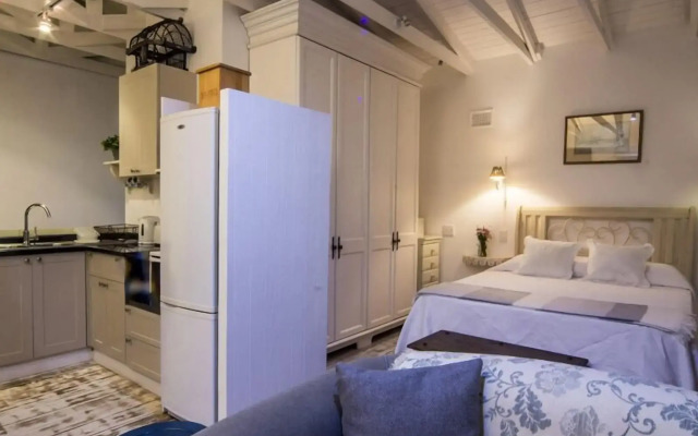 Maison - H Guest House