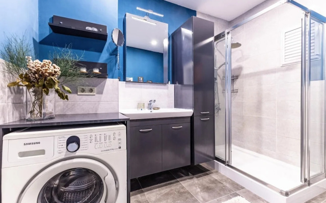 Spacious Flat w Balcony 3 min to Kadikoy Square
