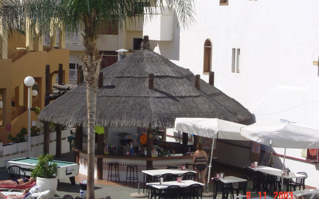 Playaolid Suites & Apartments