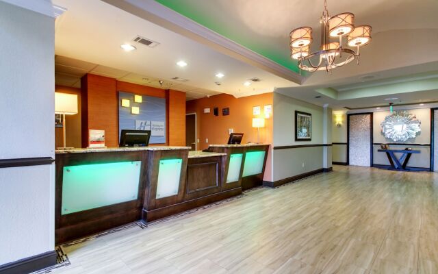 Holiday Inn Express Hotel and Suites Live Oak