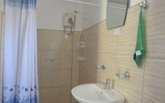 Captain's Lodge and Bar