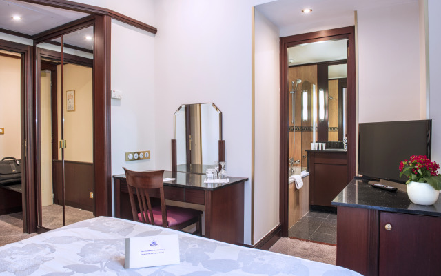 Отель West End Nice