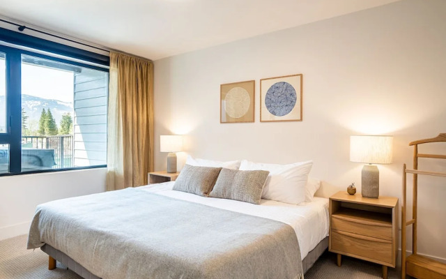 Sea Eagles Landing by Revelstoke Vacations