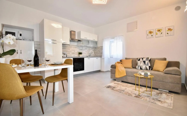 Apartment Erika - for 2 near the beach