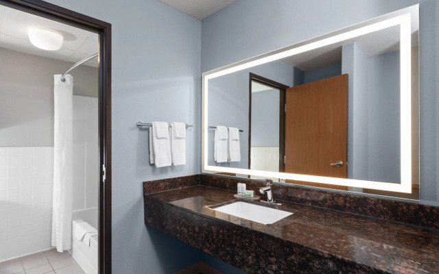 AmericInn by Wyndham West Salem